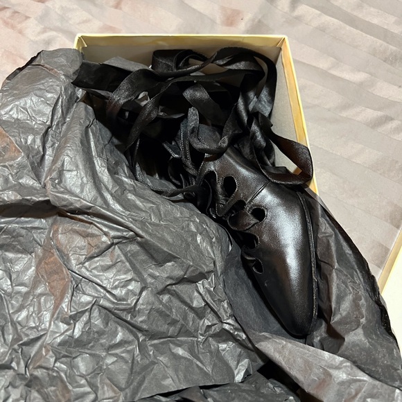 Peter Fox - Devine and Extraordinary Size 6 Heels Black wit lace - Picture 4 of 16